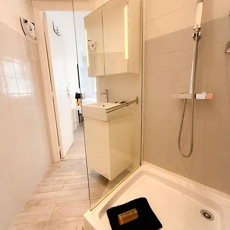 Le Clemenceau By Apirent #cosy #200m Des Plages #wifi Cannes